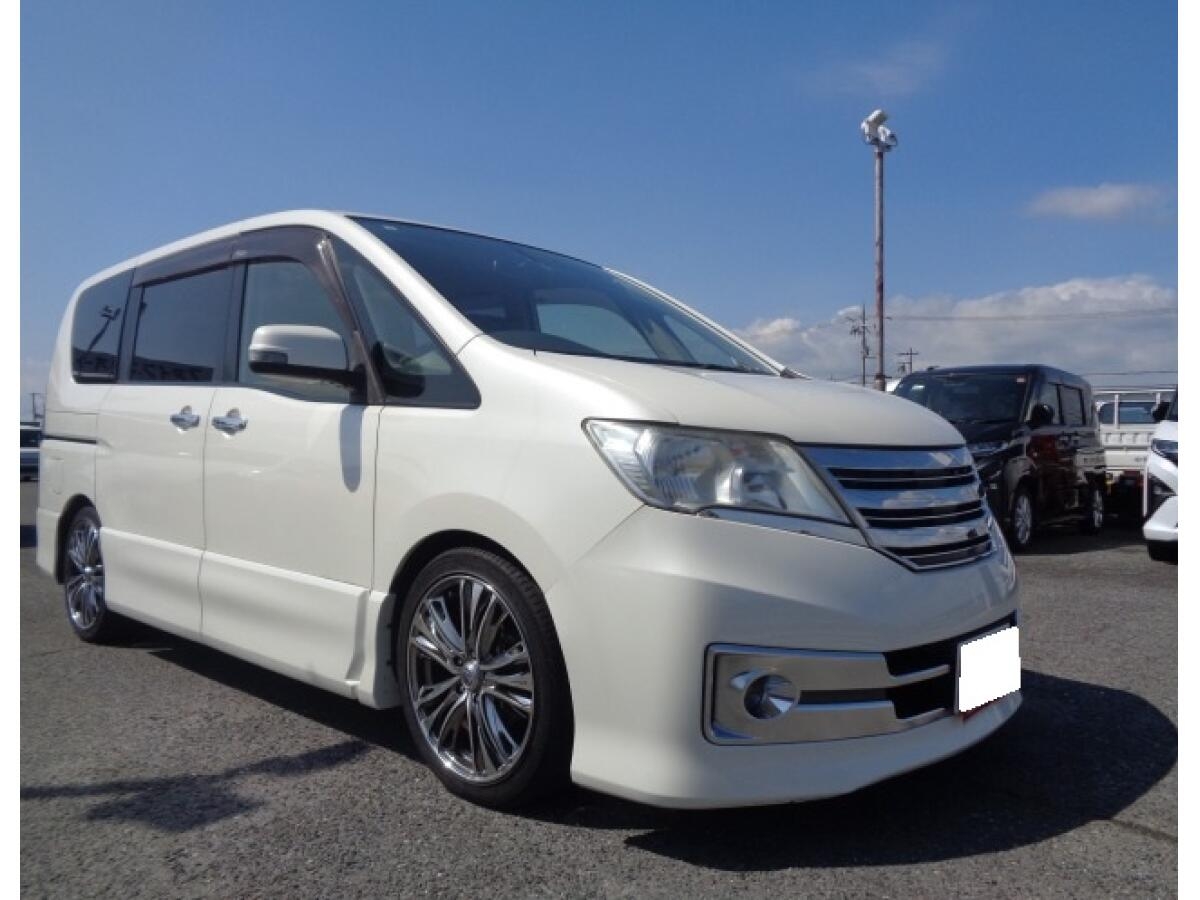 NISSAN SERENA