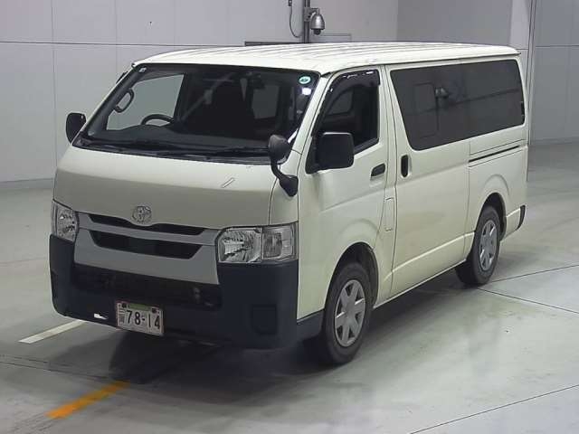 TOYOTA HIACE VAN
