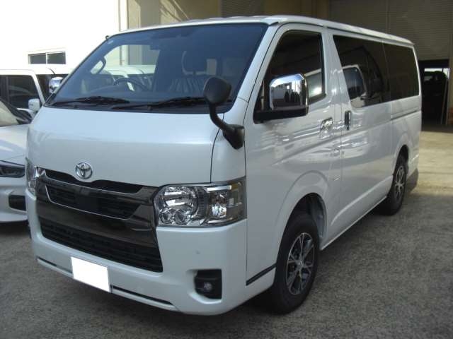 TOYOTA HIACE VAN