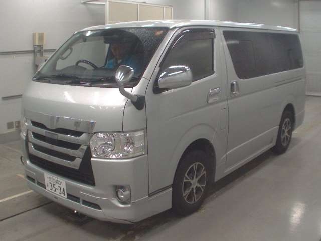 TOYOTA HIACE VAN