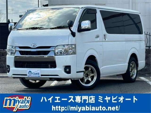 TOYOTA HIACE VAN