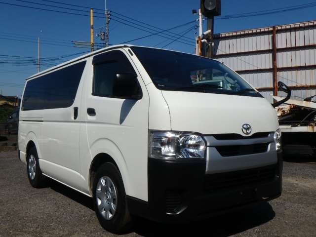 TOYOTA HIACE VAN