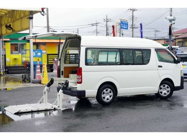TOYOTA HIACE VAN