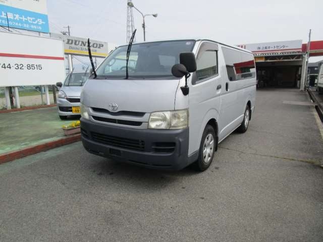 TOYOTA HIACE VAN