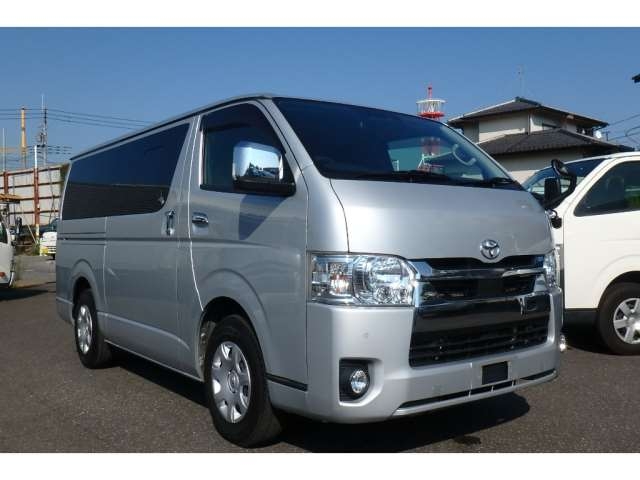 TOYOTA HIACE VAN