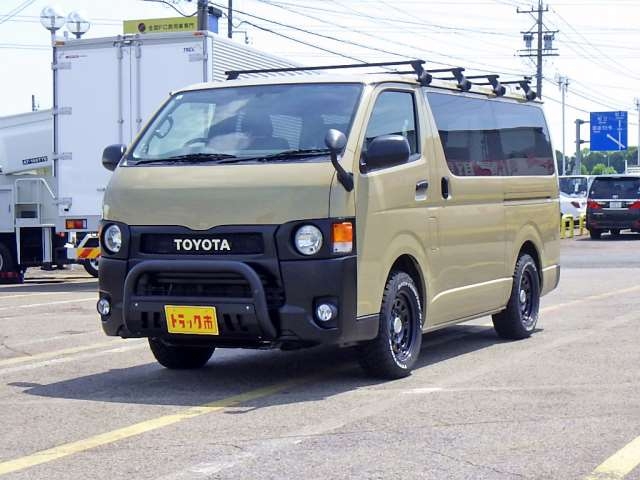 TOYOTA HIACE VAN