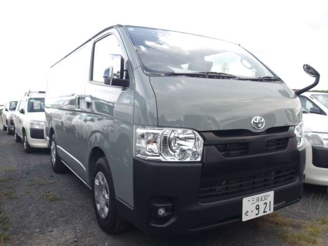TOYOTA HIACE VAN