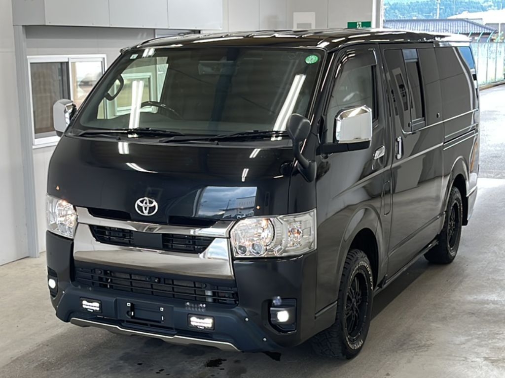 TOYOTA HIACE VAN