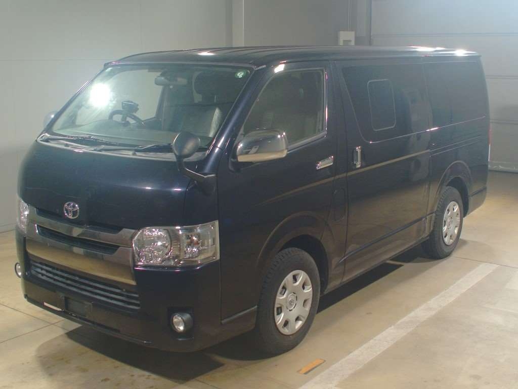 TOYOTA HIACE VAN