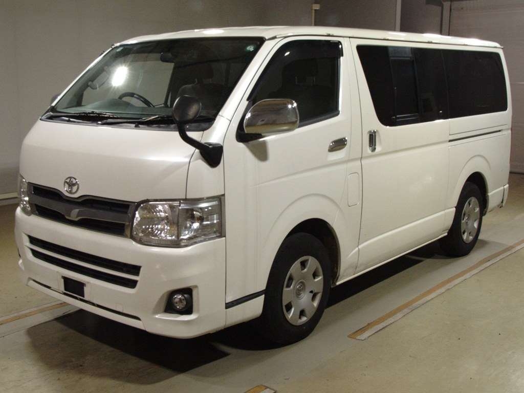 TOYOTA HIACE VAN