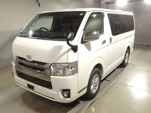 TOYOTA HIACE VAN