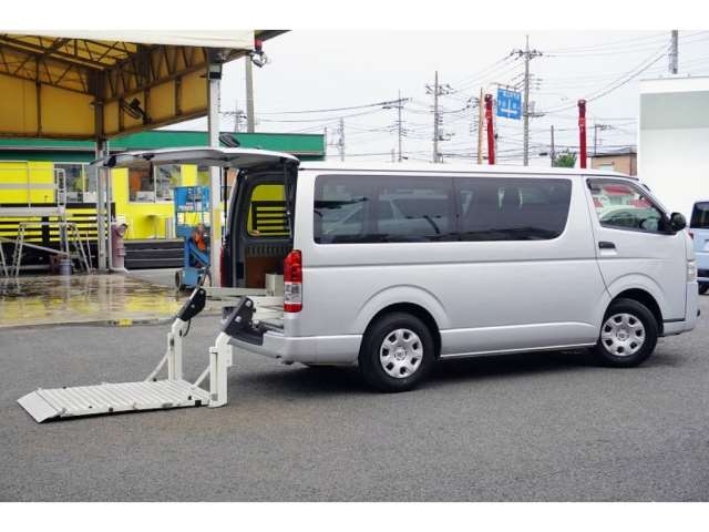 TOYOTA HIACE VAN