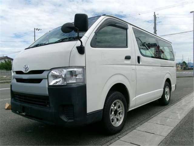 TOYOTA HIACE VAN