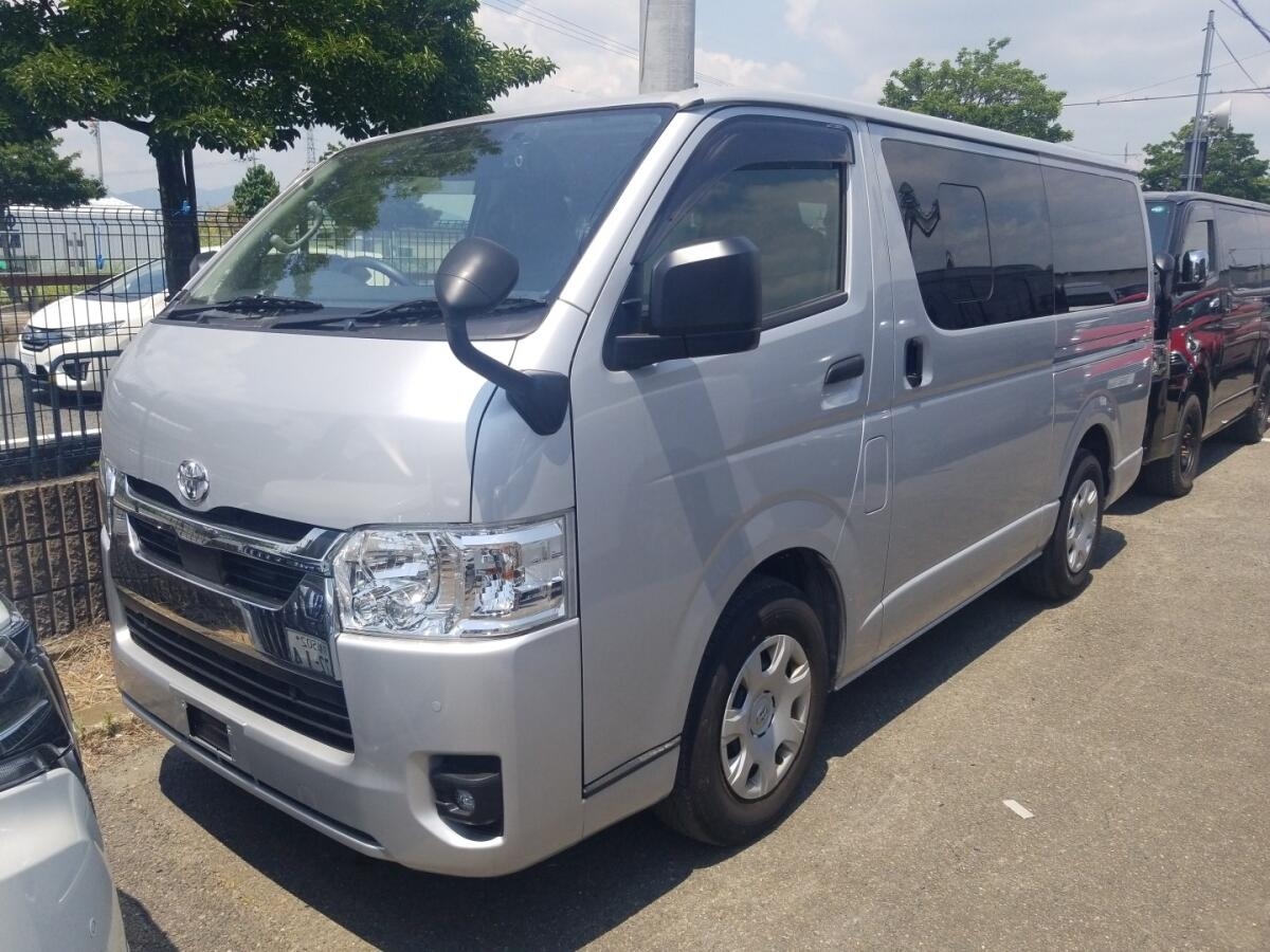 TOYOTA HIACE