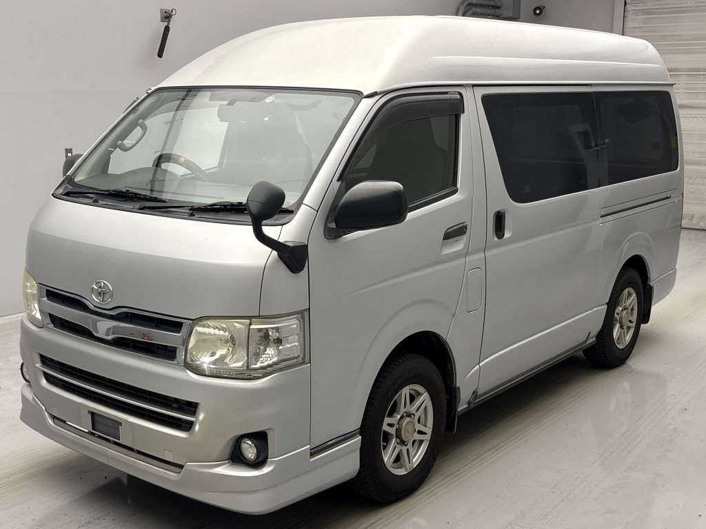 TOYOTA REGIUS VAN