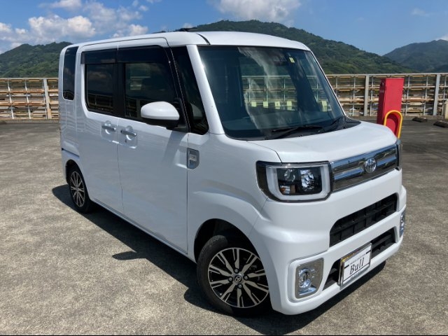 TOYOTA PIXIS MEGA