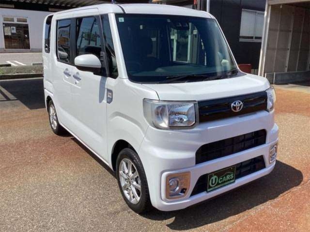 TOYOTA PIXIS MEGA