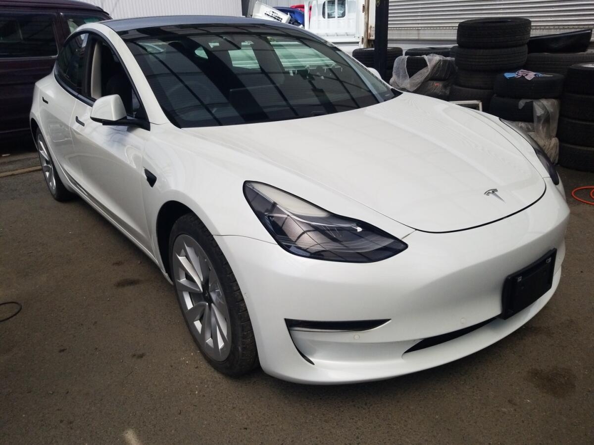TESLA MODEL 3