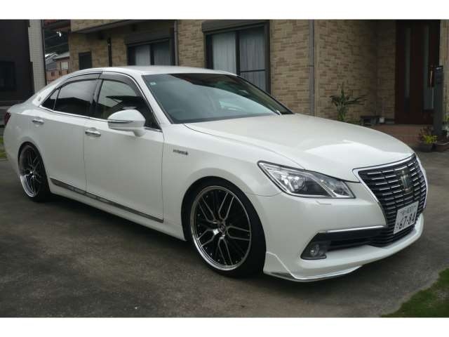 TOYOTA CROWN HYBRID