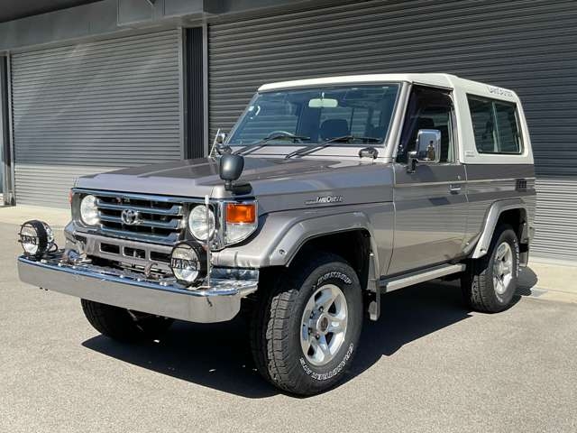 TOYOTA LAND CRUISER 70
