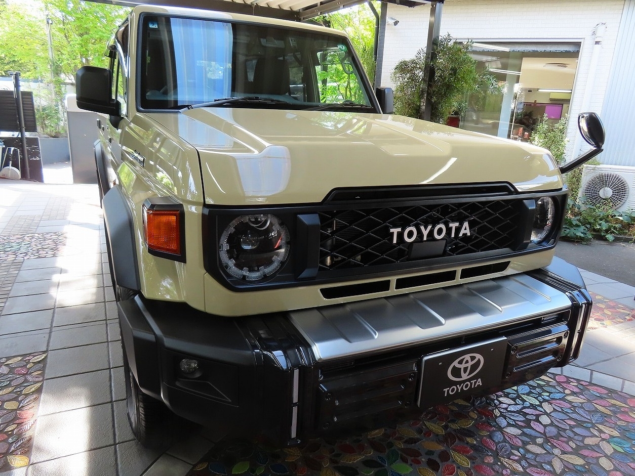 TOYOTA LAND CRUISER 70