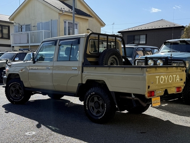TOYOTA LAND CRUISER 70
