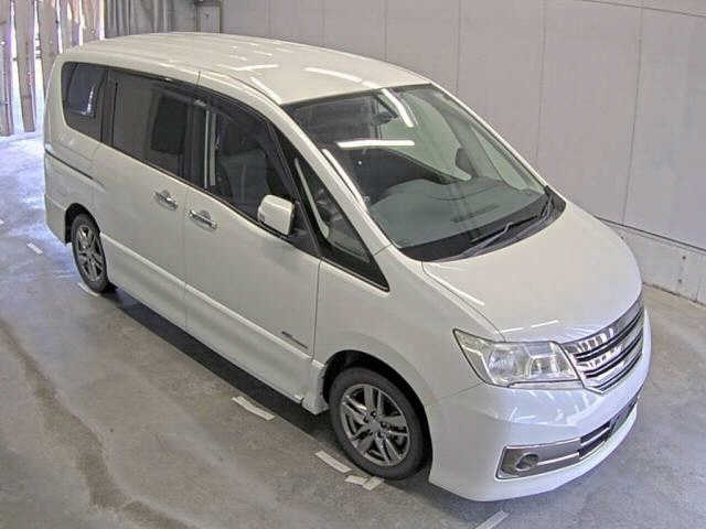 NISSAN SERENA