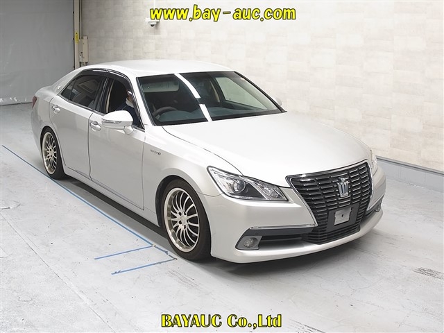 TOYOTA CROWN HYBRID