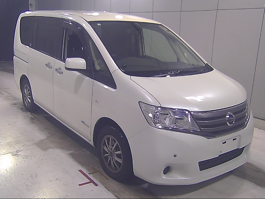 NISSAN SERENA