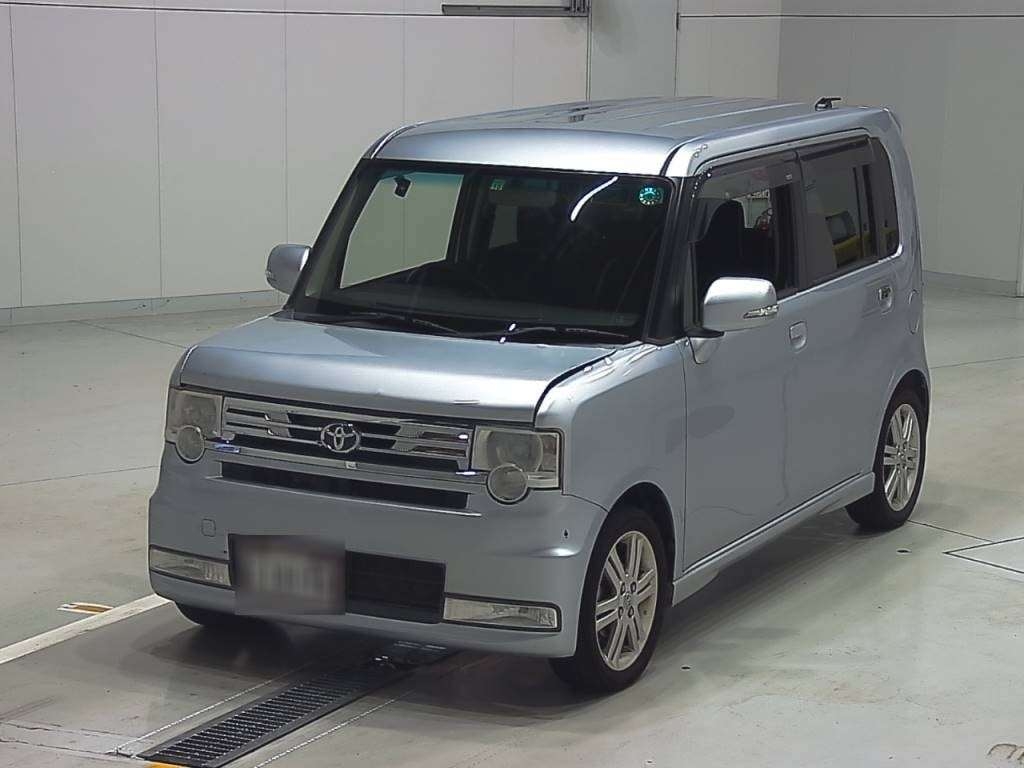 TOYOTA PIXIS SPACE