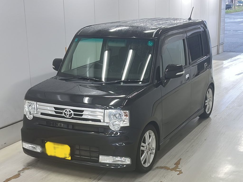 TOYOTA PIXIS SPACE