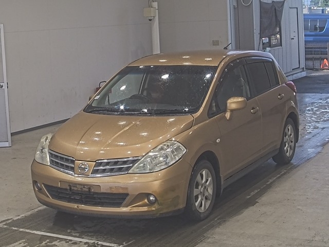 NISSAN TIIDA