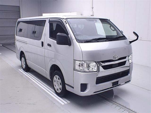 TOYOTA HIACE