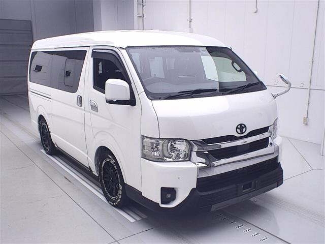 TOYOTA HIACE