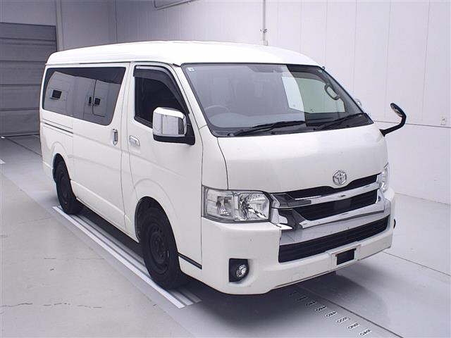 TOYOTA HIACE