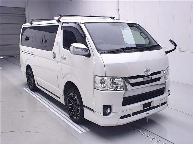 TOYOTA HIACE