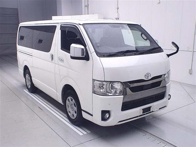 TOYOTA HIACE