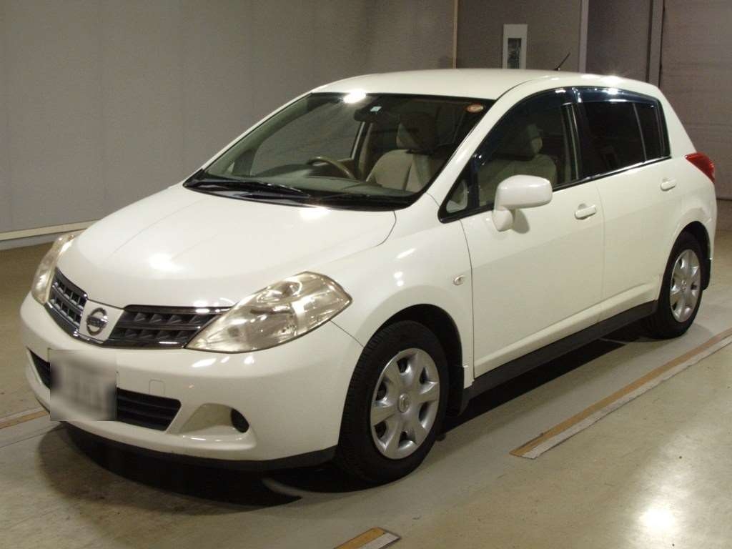 NISSAN TIIDA