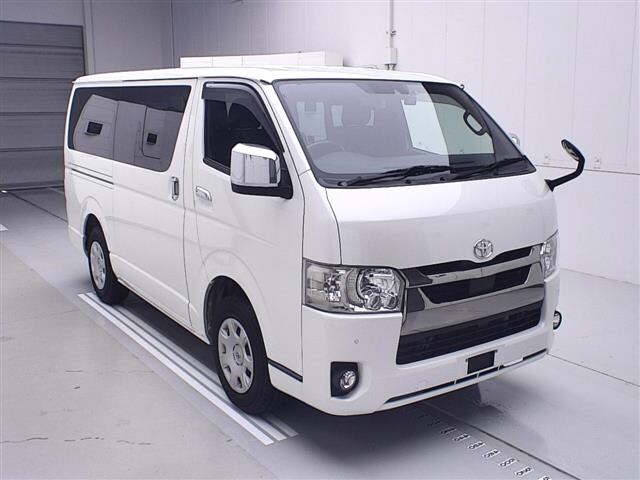 TOYOTA HIACE