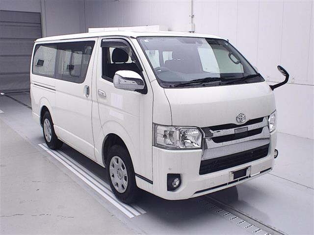 TOYOTA HIACE