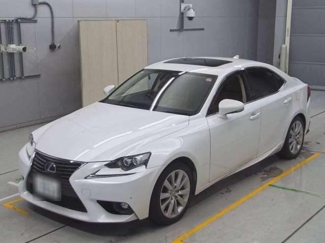 LEXUS IS