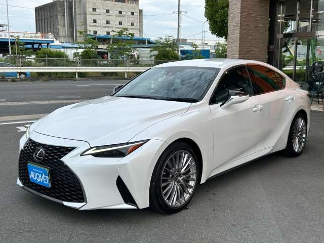 LEXUS IS