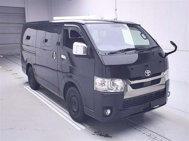 TOYOTA HIACE