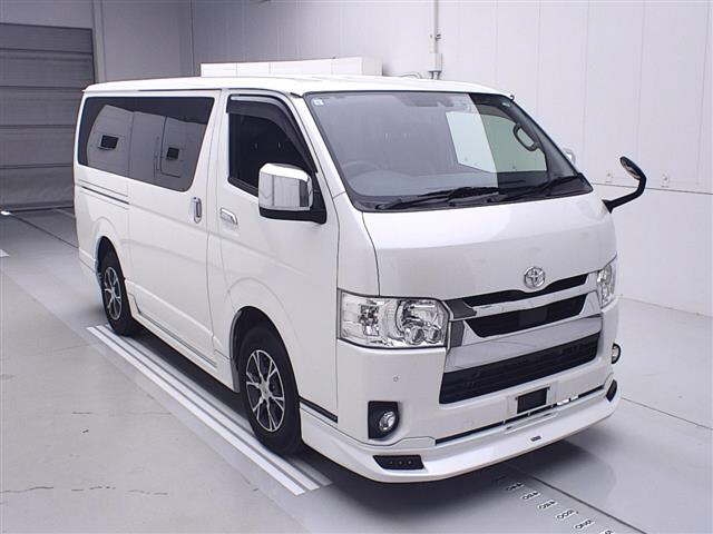 TOYOTA HIACE