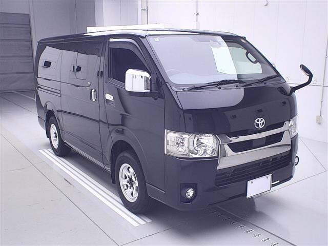 TOYOTA HIACE