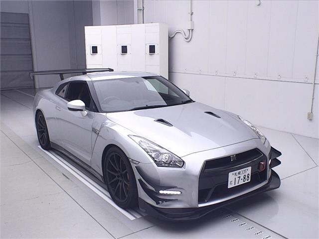 NISSAN GT-R