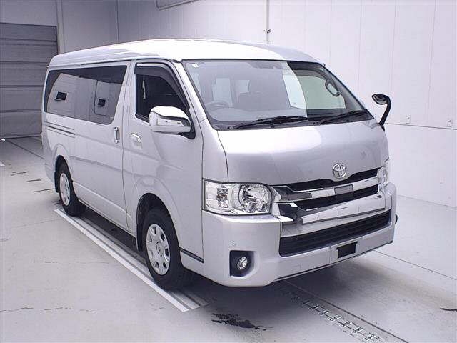 TOYOTA HIACE