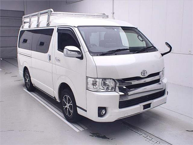 TOYOTA HIACE