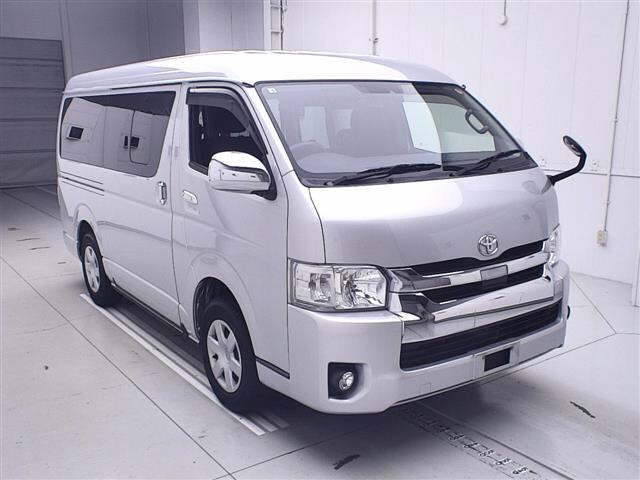 TOYOTA HIACE