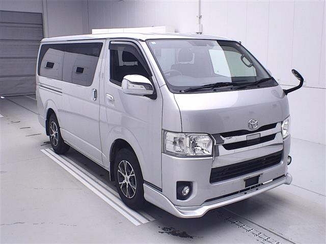 TOYOTA HIACE